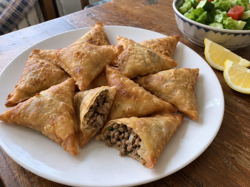 سمبوسة باللحمة