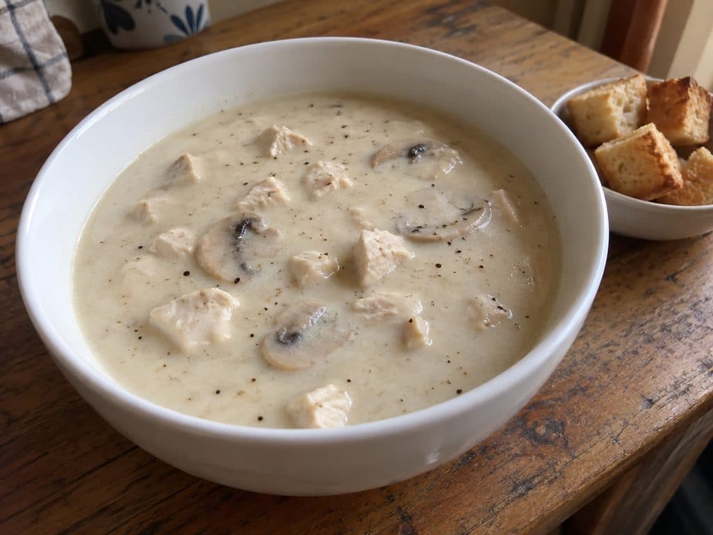 شوربة كريمة بالفراخ