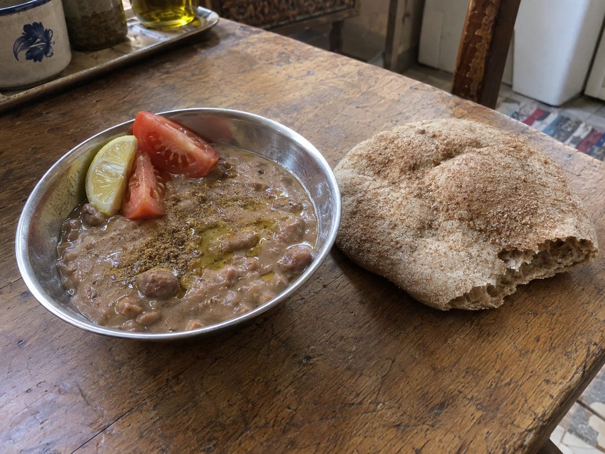 فول مدمس مصري بالزيت والكمون